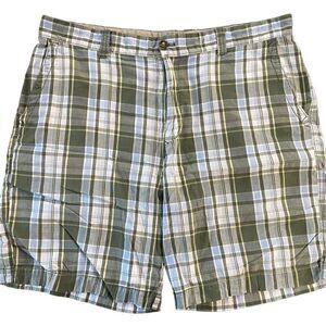 IZOD size 38 men's short plaid blue and green